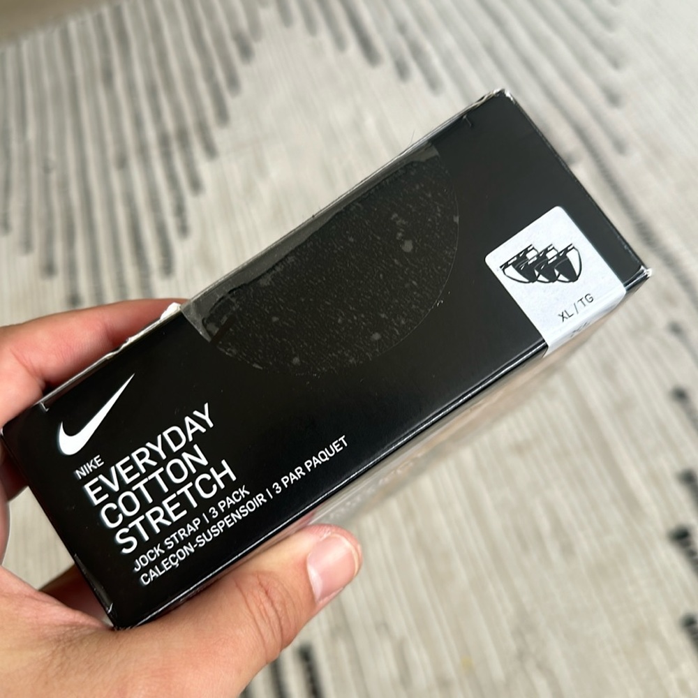 Nike - Picture 2 of 6